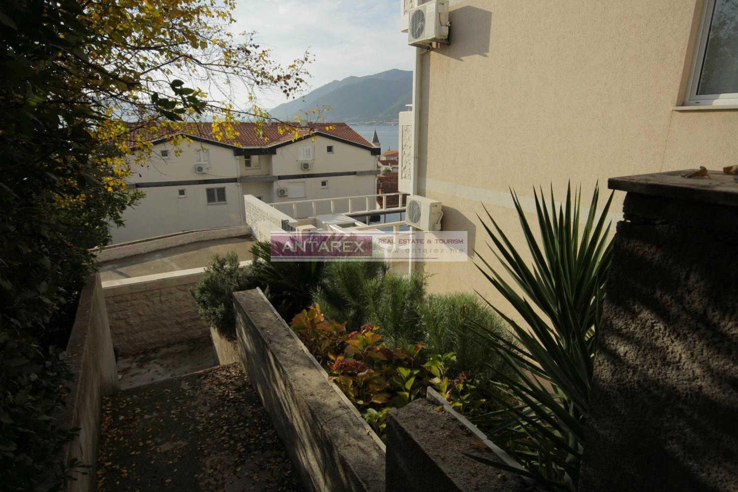 Dvosoban-stan-sa-bazenom-u-Donjoj-Lastvi-Tivat-3 Dvosoban stan 174 m² – Donja Lastva, Tivat — fotografija 4