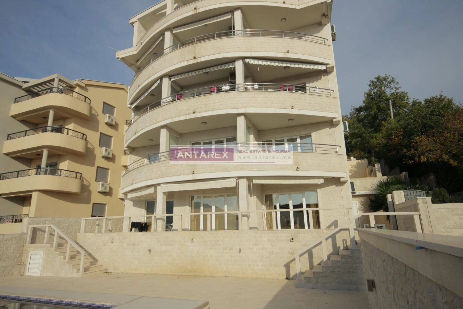 Dvosoban-stan-sa-bazenom-u-Donjoj-Lastvi-Tivat-4 Dvosoban stan 174 m² – Donja Lastva, Tivat — fotografija 5
