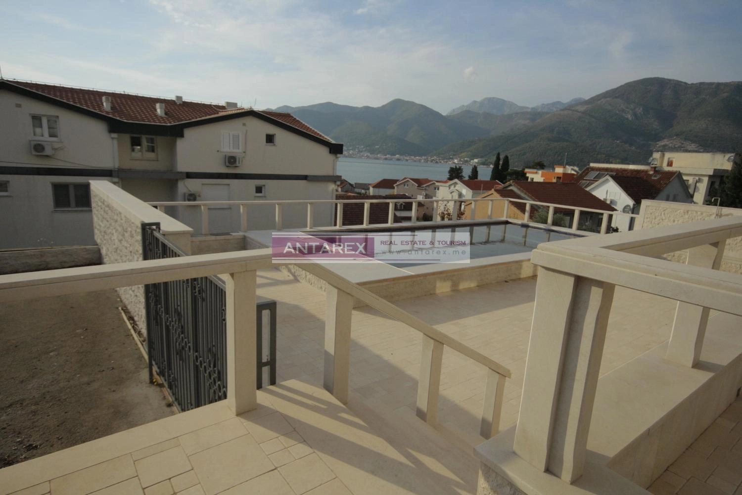 Dvosoban-stan-sa-bazenom-u-Donjoj-Lastvi-Tivat-5 Dvosoban stan 174 m² – Donja Lastva, Tivat — fotografija 6
