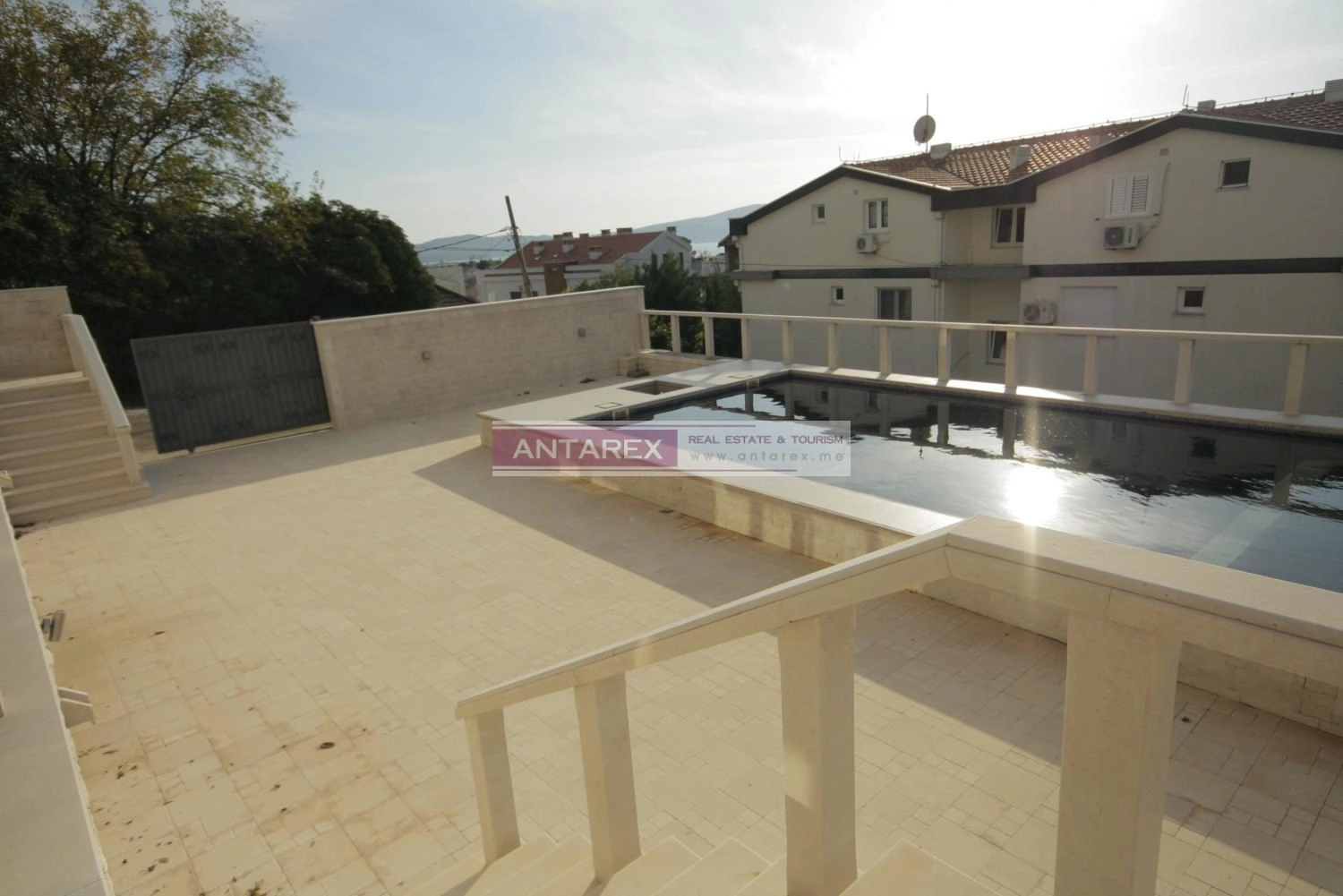 Dvosoban-stan-sa-bazenom-u-Donjoj-Lastvi-Tivat-6 Dvosoban stan 174 m² – Donja Lastva, Tivat — fotografija 7