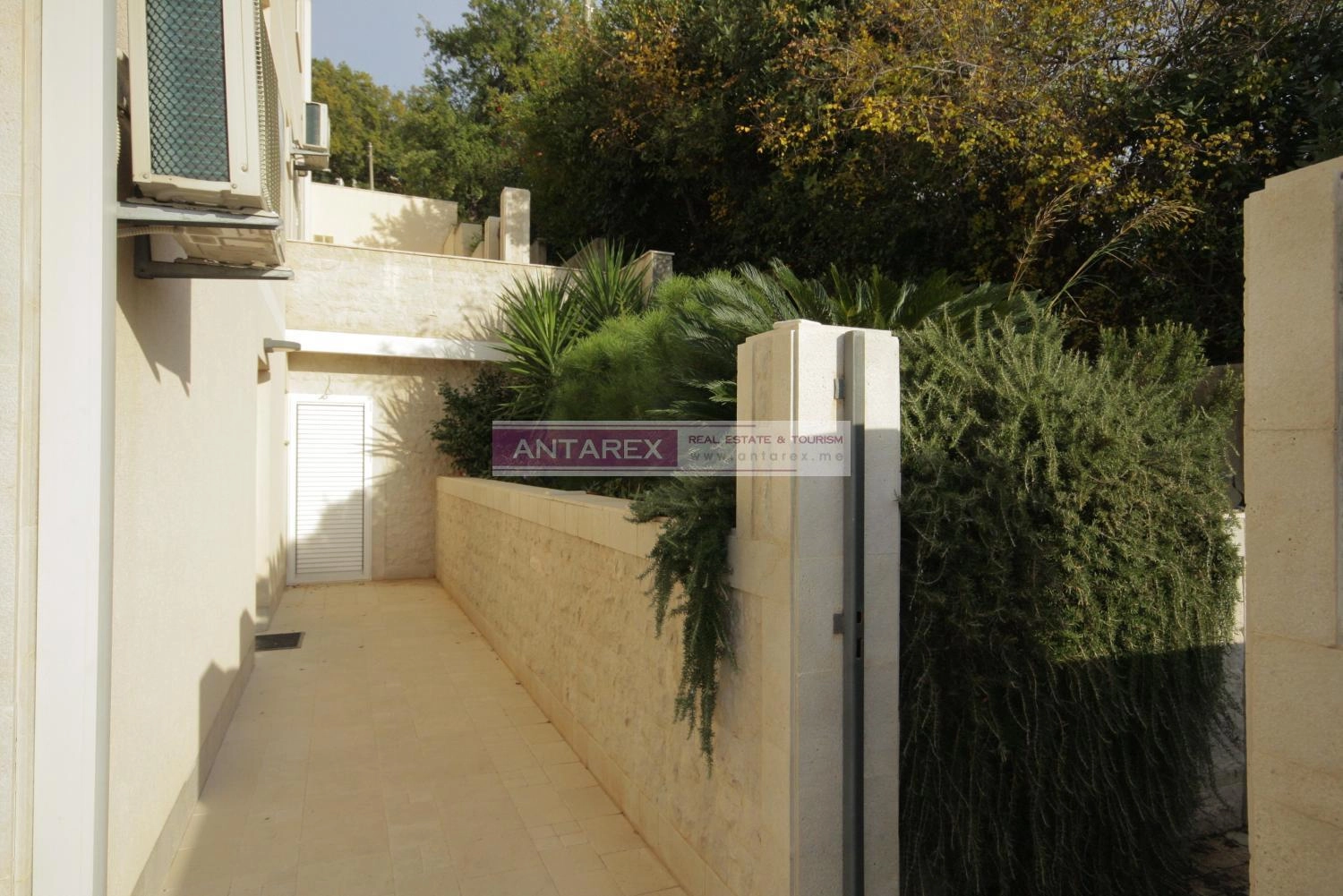 Dvosoban-stan-sa-bazenom-u-Donjoj-Lastvi-Tivat-7 Dvosoban stan 174 m² – Donja Lastva, Tivat — fotografija 8