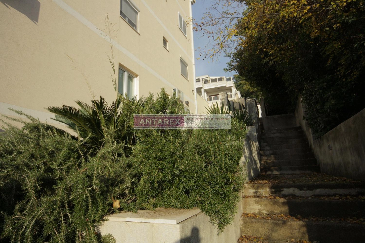 Dvosoban-stan-sa-bazenom-u-Donjoj-Lastvi-Tivat-8 Dvosoban stan 174 m² – Donja Lastva, Tivat — fotografija 9
