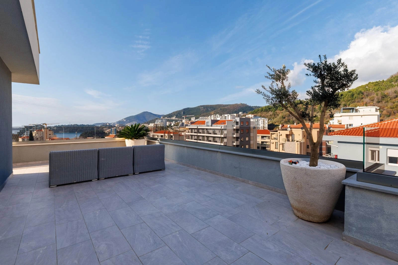 Dvosoban-stan-sa-terasom-u-Becicima-Budva-18 Dvosoban stan 104 m² – Bečići, Budva — fotografija 19
