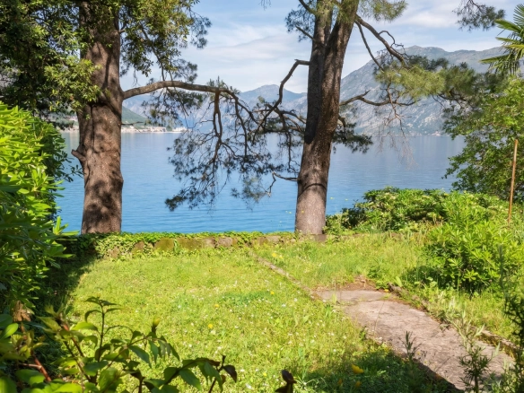 Plac 900 m² – Dobrota, Kotor — fotografija 2