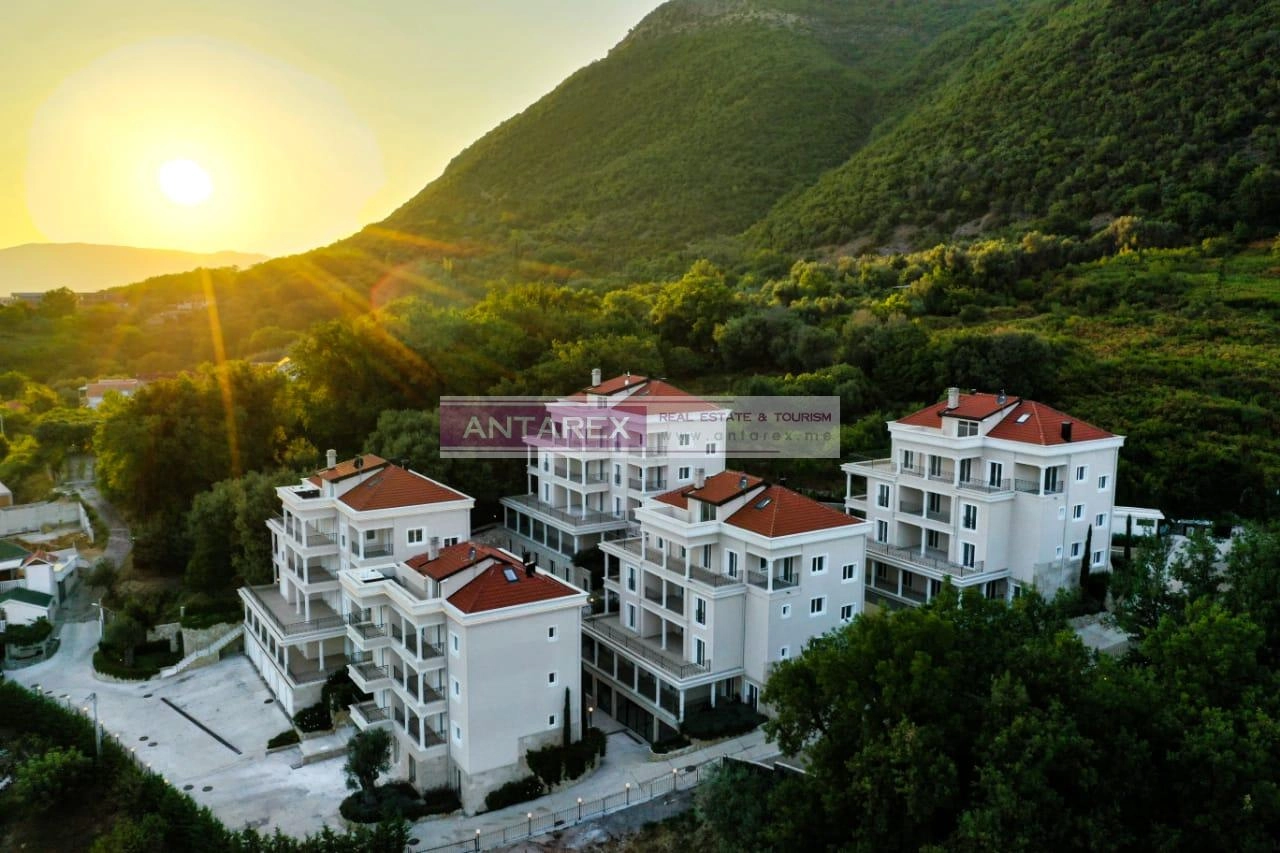 Trosoban-stan-u-kompleksu-u-Kumboru-Herceg-Novi Trosoban stan u kompleksu u Kumboru