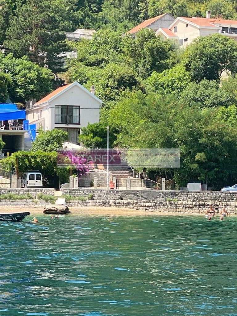 Kuca-na-prvoj-liniji-u-Stolivu-Kotor Kuća na prvoj liniji u Stolivu