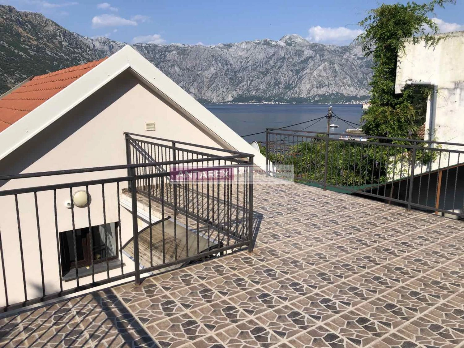 Kuca-na-prvoj-liniji-u-Stolivu-Kotor-4 Kuća 102 m² – Stoliv, Kotor — fotografija 5