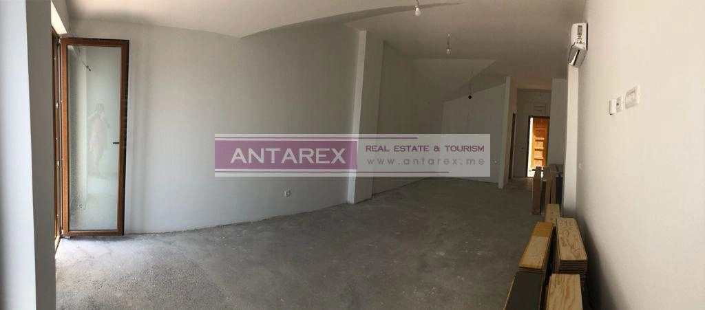 Trosoban-stan-u-prvoj-liniji-do-mora-Opatovo-Tivat-3 Trosoban stan 97 m² – Tivat — fotografija 4