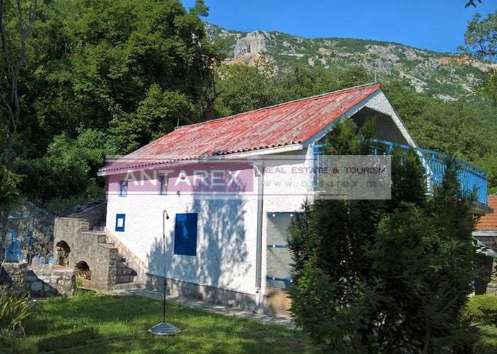 Kuca-sa-bastom-i-pogledom-na-more-u-Stanisicima-Budva Kuća sa baštom i pogledom na more u Stanišićima