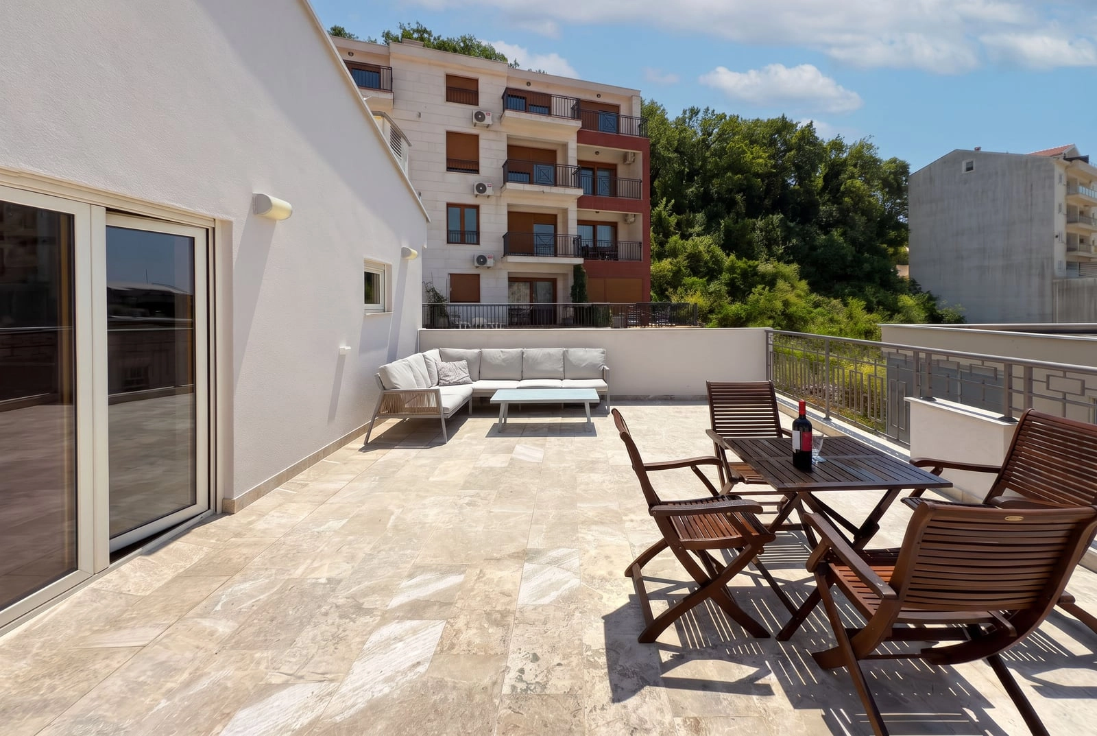 Penthaus-sa-terasom-i-pogledom-na-more-Przno-Budva-8 Izdavanje: Stan 136 m² – Pržno, Budva — fotografija 9