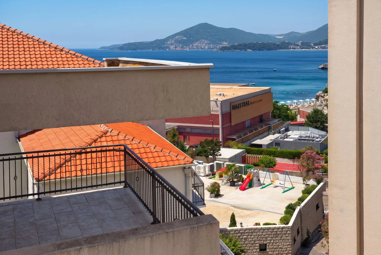 Penthaus-sa-terasom-i-pogledom-na-more-Przno-Budva-9 Izdavanje: Stan 136 m² – Pržno, Budva — fotografija 10