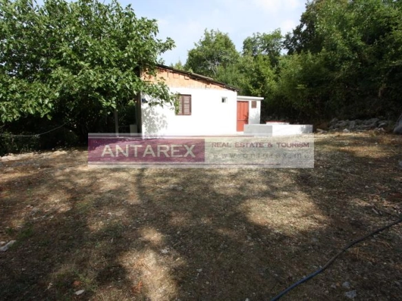 Kuća s placom u Ratiševini
