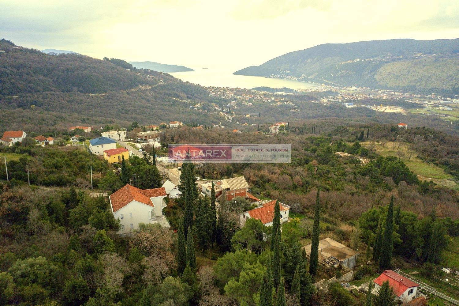 Nova-kuca-sa-velikim-placem-u-Igalu-Herceg-Novi Nova kuća sa velikim placem u Igalu