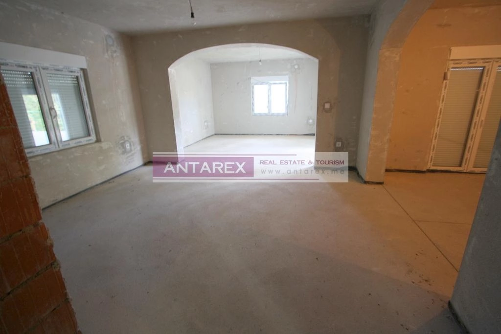 Nova-kuca-sa-velikim-placem-u-Igalu-Herceg-Novi-6 Kuća 331 m² – Igalo, Herceg Novi — fotografija 7