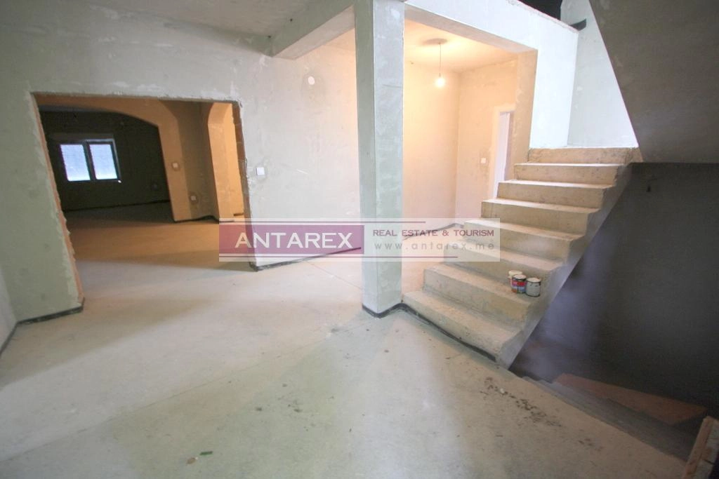 Nova-kuca-sa-velikim-placem-u-Igalu-Herceg-Novi-10 Kuća 331 m² – Igalo, Herceg Novi — fotografija 11