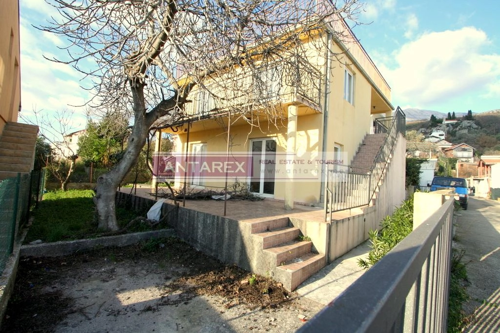 Kuca-sa-pogledom-na-zaliv-u-Suscepanu-Herceg-Novi-1 Kuća 140 m² – Sušćepan, Herceg Novi — fotografija 2