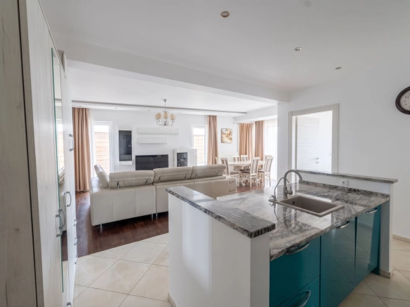 Izdavanje: Trosoban stan 91 m² – Bečići, Budva — fotografija 6