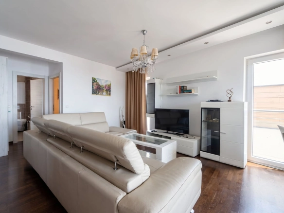 Izdavanje: Trosoban stan 91 m² – Bečići, Budva — fotografija 10