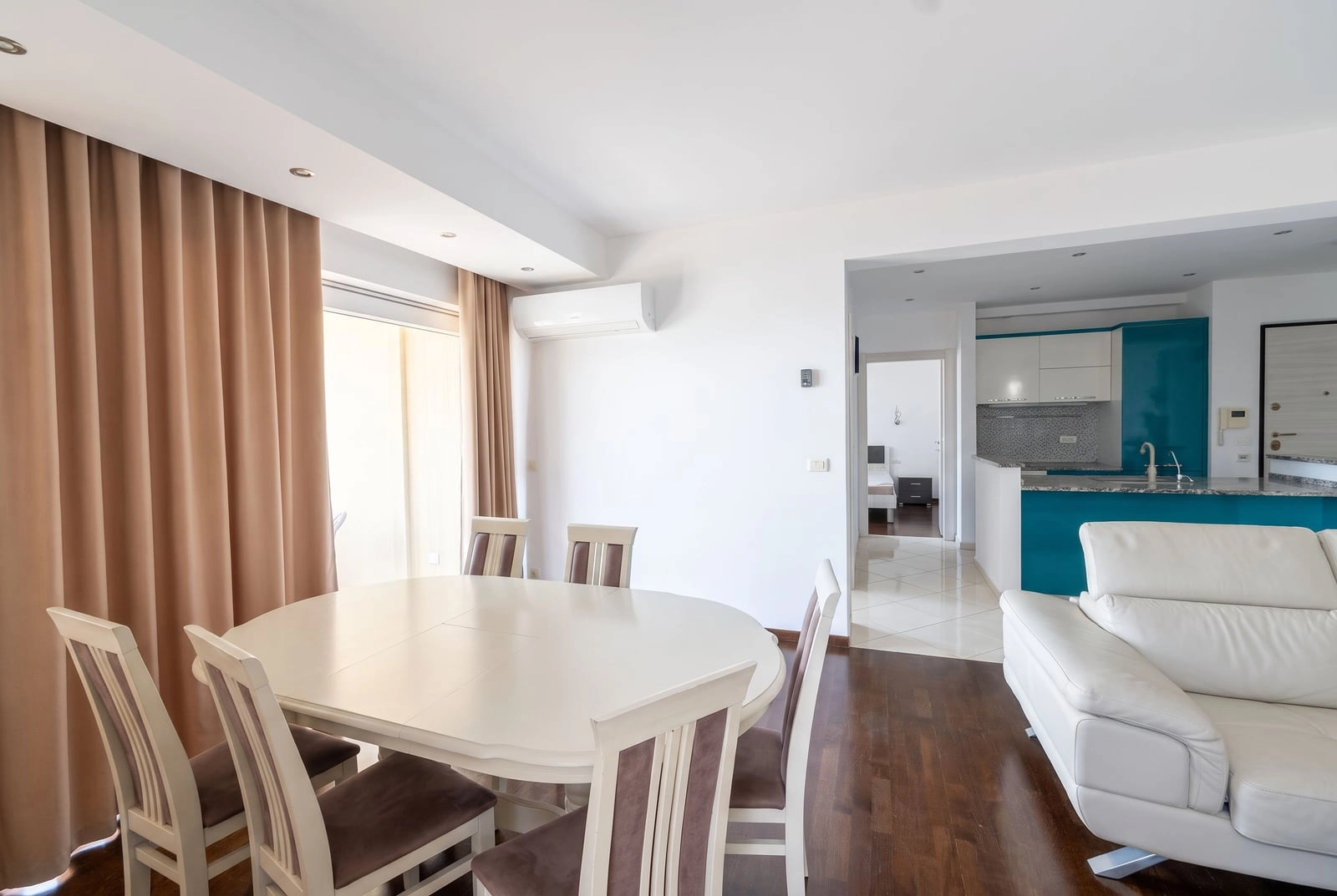 Trosoban-stan-u-kompleksu-MonteDreams-Light-Becici-Budva-10 Izdavanje: Trosoban stan 91 m² – Bečići, Budva — fotografija 11