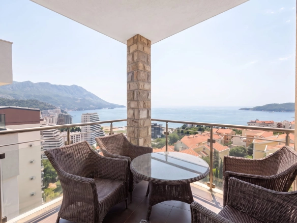Izdavanje: Trosoban stan 91 m² – Bečići, Budva — fotografija 14