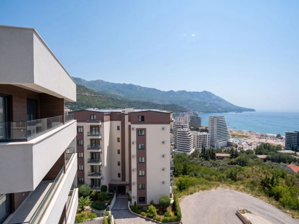 Izdavanje: Trosoban stan 91 m² – Bečići, Budva — fotografija 15