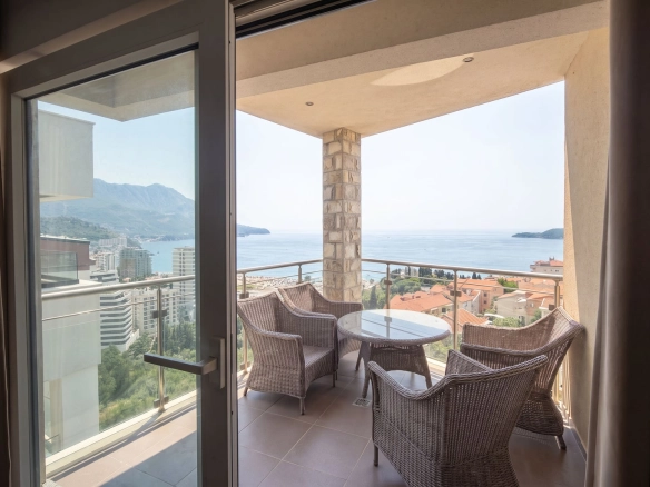 Izdavanje: Trosoban stan 91 m² – Bečići, Budva — fotografija 16
