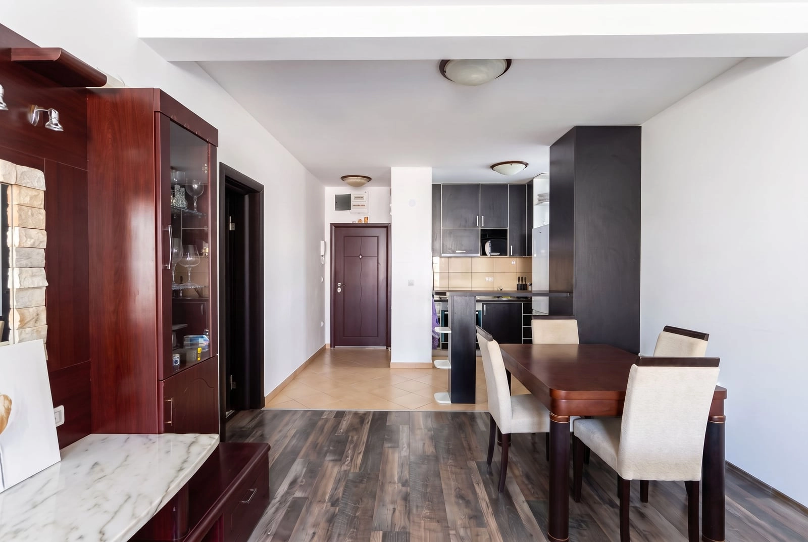 Jednosoban-stan-sa-terasom-u-Budvi-1 Jednosoban stan 53 m² – Budva — fotografija 2