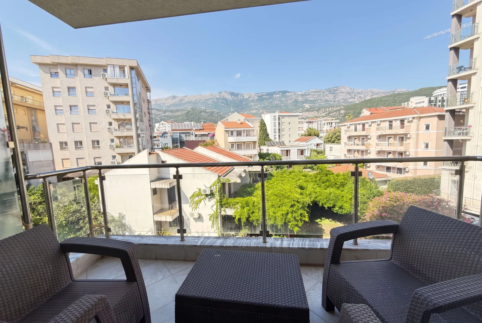 Jednosoban-stan-sa-terasom-u-Budvi-4 Jednosoban stan 53 m² – Budva — fotografija 5
