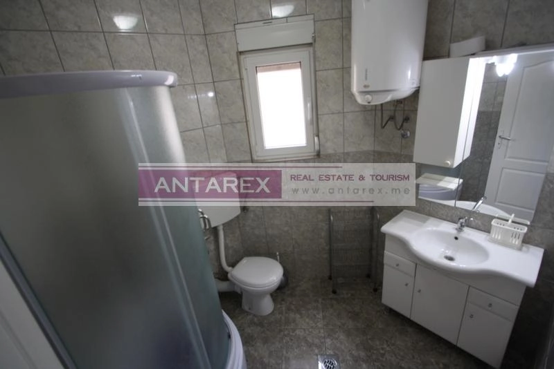 Kuca-sa-dvoristem-u-Baosicima-Herceg-Novi-6 Kuća 180 m² – Baošići, Herceg Novi — fotografija 7