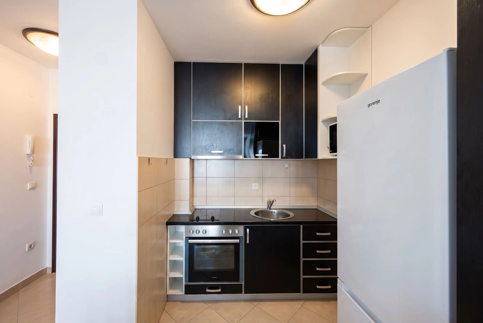 Jednosoban-stan-sa-terasom-u-Budvi-7 Jednosoban stan 53 m² – Budva — fotografija 8