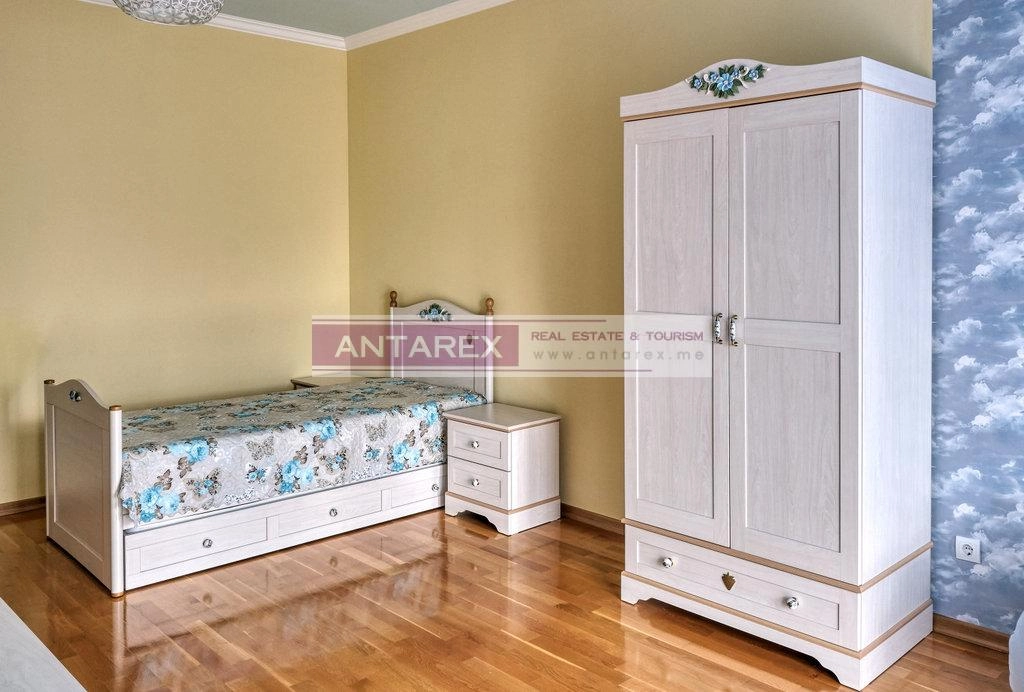 Trosoban-dupleks-stan-u-Kumboru-Herceg-Novi-5 Trosoban stan 135 m² – Kumbor, Herceg Novi — fotografija 6