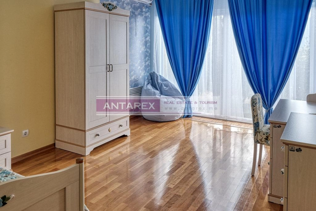 Trosoban-dupleks-stan-u-Kumboru-Herceg-Novi-6 Trosoban stan 135 m² – Kumbor, Herceg Novi — fotografija 7