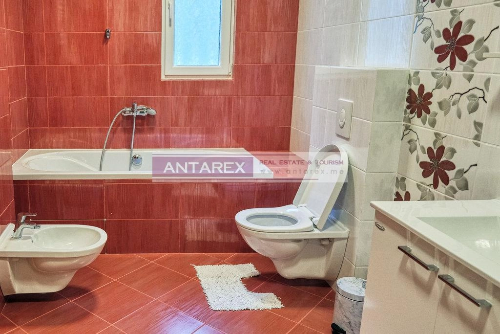 Trosoban-dupleks-stan-u-Kumboru-Herceg-Novi-7 Trosoban stan 135 m² – Kumbor, Herceg Novi — fotografija 8
