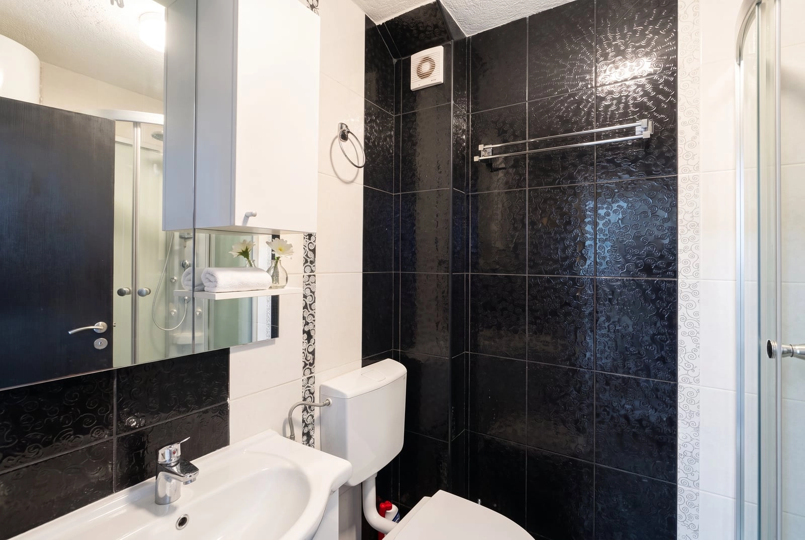 Jednosoban-stan-sa-terasom-u-Budvi-12 Jednosoban stan 53 m² – Budva — fotografija 13