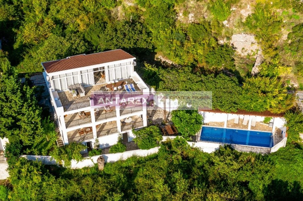 Kuca-sa-bazenom-i-terasama-u-Becicima-Budva-1 Kuća 486 m² – Bečići, Budva — fotografija 2