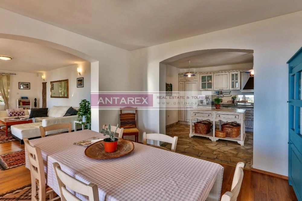 Kuca-sa-bazenom-i-terasama-u-Becicima-Budva-7 Kuća 486 m² – Bečići, Budva — fotografija 8