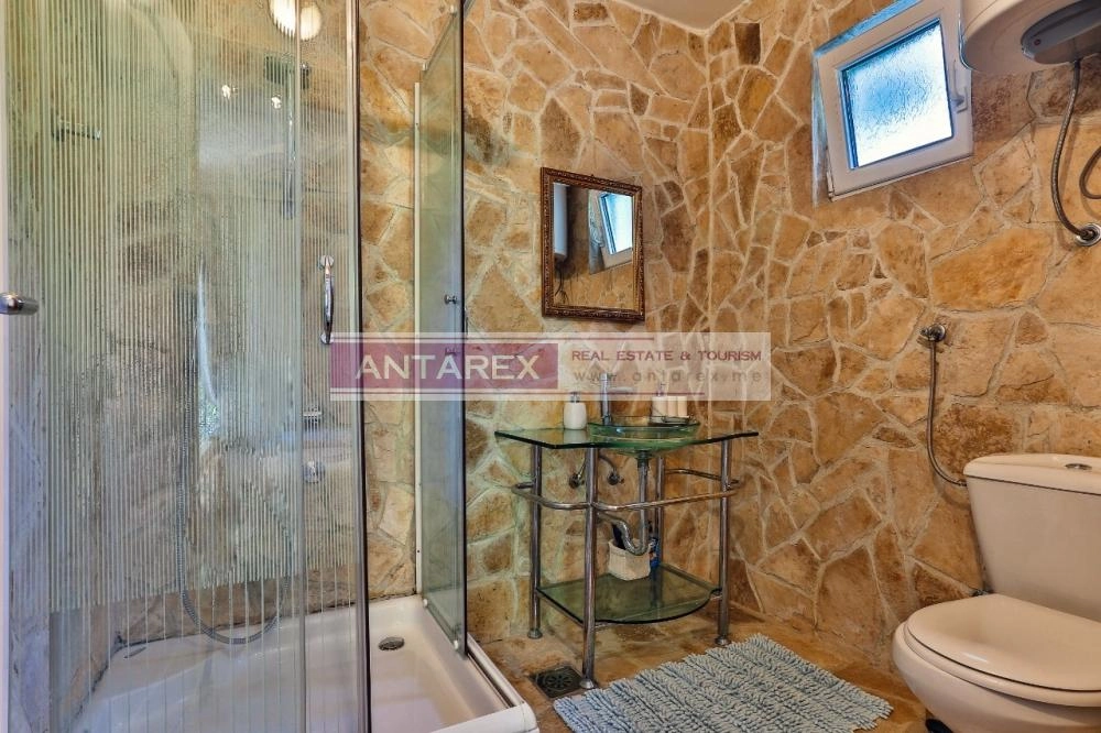 Kuca-sa-bazenom-i-terasama-u-Becicima-Budva-13 Kuća 486 m² – Bečići, Budva — fotografija 14