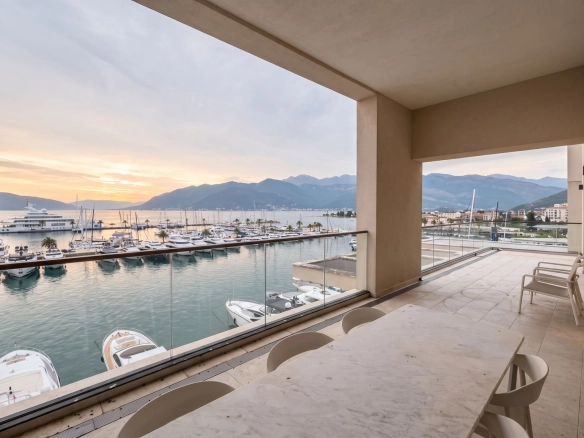 Dvosoban stan 231 m² – Tivat — fotografija 17