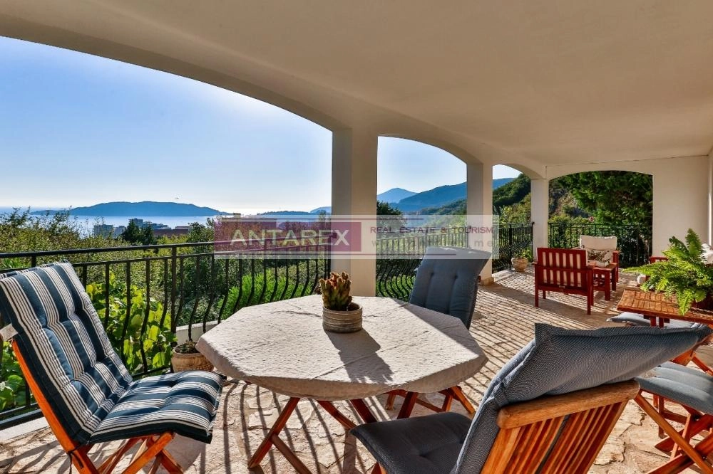 Kuca-sa-bazenom-i-terasama-u-Becicima-Budva-14 Kuća 486 m² – Bečići, Budva — fotografija 15