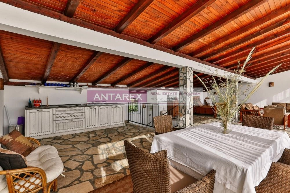 Kuca-sa-bazenom-i-terasama-u-Becicima-Budva-16 Kuća 486 m² – Bečići, Budva — fotografija 17