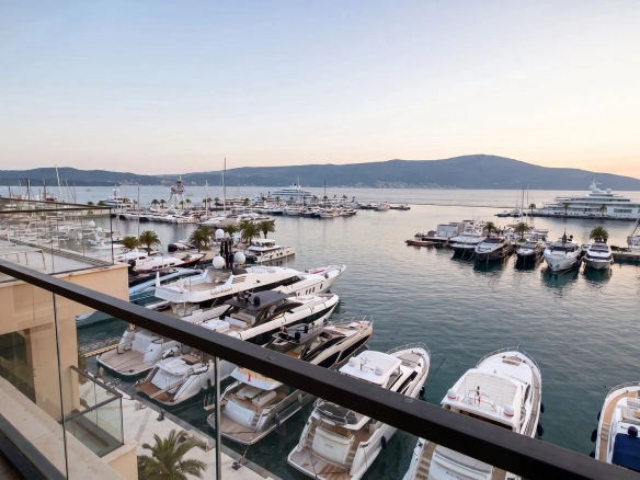 Dvosoban stan 231 m² – Tivat — fotografija 19
