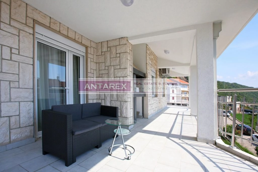 Kuca-sa-bazenom-u-Igalu-Herceg-Novi-1 Kuća 400 m² – Igalo, Herceg Novi — fotografija 2