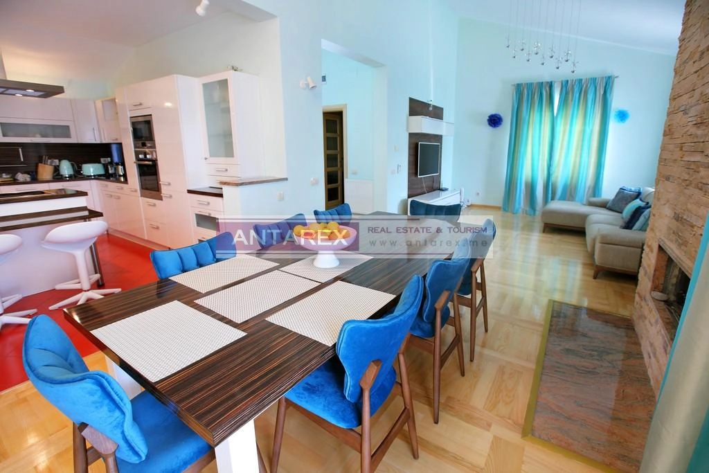Kuca-sa-bazenom-u-Igalu-Herceg-Novi-2 Kuća 400 m² – Igalo, Herceg Novi — fotografija 3