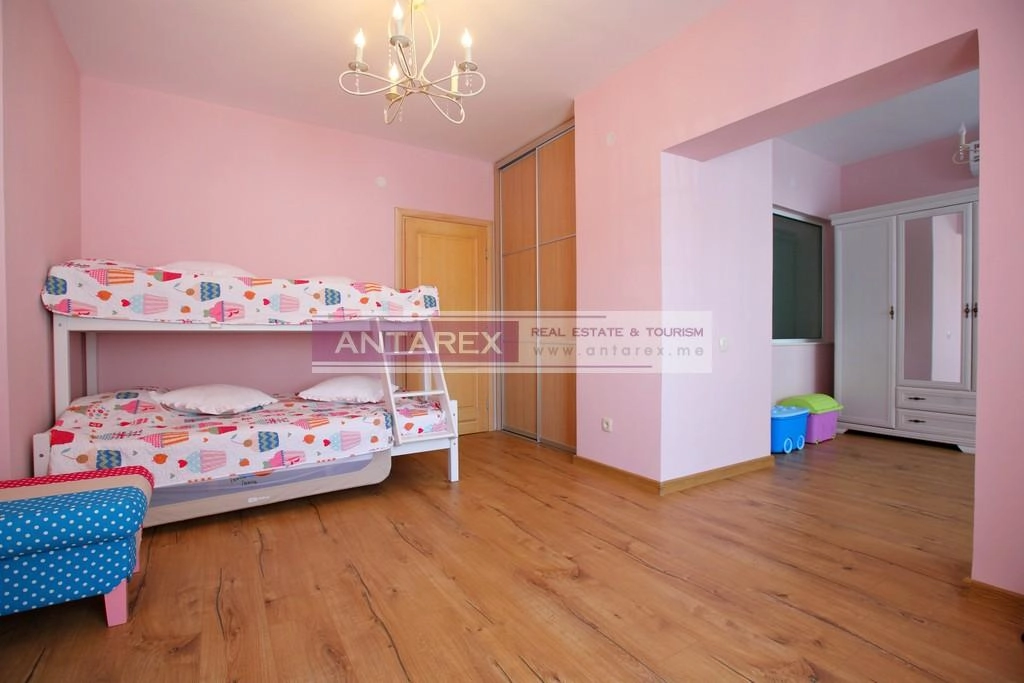Kuca-sa-bazenom-u-Igalu-Herceg-Novi-6 Kuća 400 m² – Igalo, Herceg Novi — fotografija 7