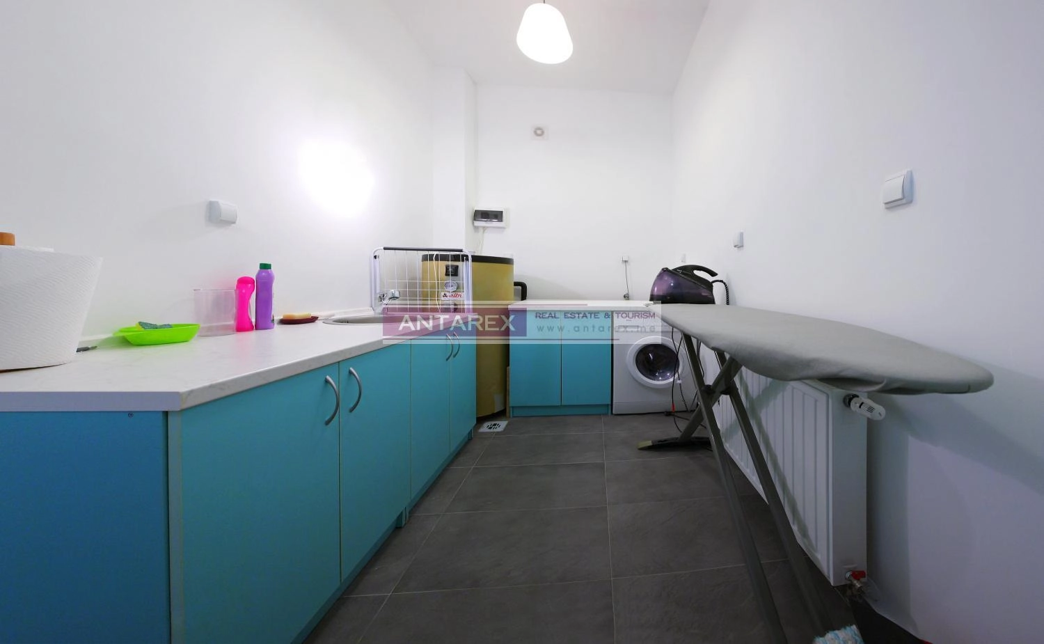 Kuca-sa-bazenom-u-Igalu-Herceg-Novi-11 Kuća 400 m² – Igalo, Herceg Novi — fotografija 12