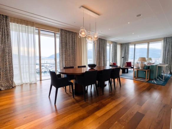 Trosoban stan 244 m² – Tivat — fotografija 4