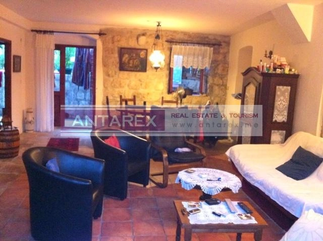 Stara-kamena-kuca-na-prvoj-liniji-u-Prcanju-Kotor-2 Kuća 260 m² – Prčanj, Kotor — fotografija 3