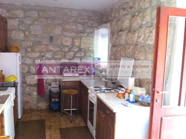 Stara-kamena-kuca-na-prvoj-liniji-u-Prcanju-Kotor-3 Kuća 260 m² – Prčanj, Kotor — fotografija 4