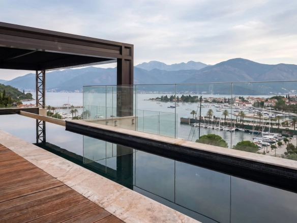 Trosoban stan 244 m² – Tivat — fotografija 16