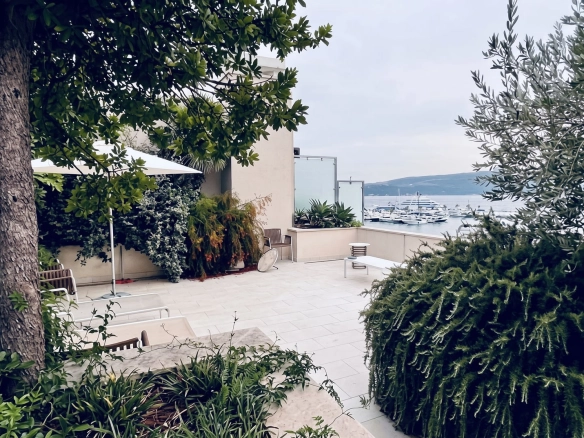 Trosoban stan 244 m² – Tivat — fotografija 17